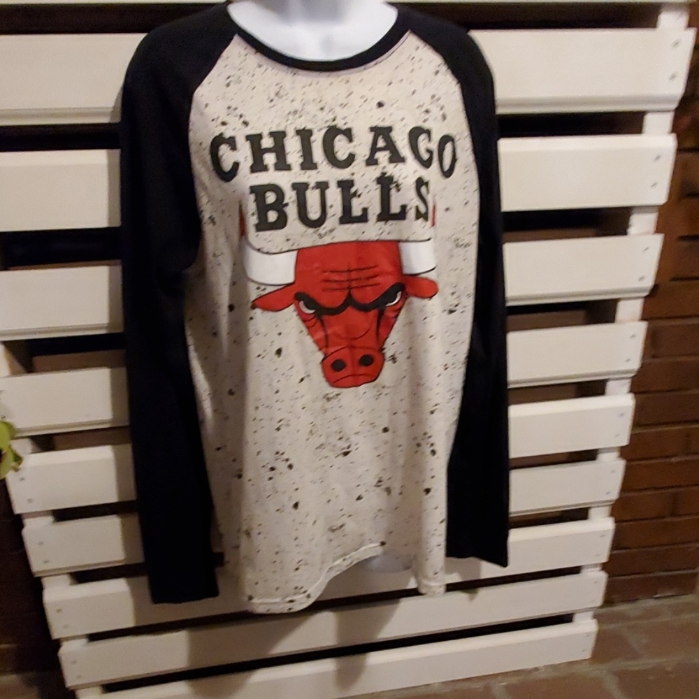 CHICAGO BULLS Tshirt.         #009